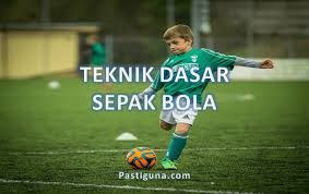 Teknik ini juga sering disebut dengan teknik menggiring dengan kaki dalam. Teknik Teknik Dasar Sepak Bola Dan Penjelasannya Lengkap