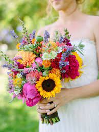 Buquê com diversas flores do campo coloridas. 5 Passos Para A Escolha Do Buque Da Noiva Colorido