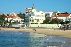 In the center of estoril, near the legendary casino and marina, you'll find tamariz beach, which is famous for having visits from the portuguese aristocracy. Praia Do Tamariz Estoril Cascais Guia Para Visitar Em 2021 Oguia