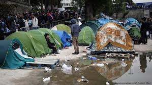 Plus de 2.500 personnes vivaient là dans des conditions insalubres. Polizei Raumt Fluchtlingscamps In Paris Aktuell Welt Dw 04 06 2018