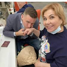 Первым серьезным мужчиной марины федункив стал ее однокурсник по пермскому федункив долгое время не рассказывала о том, что в реальности творилось в ее семье, но. Av3cx46wzzj1m