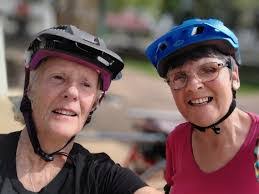 Robert Gilly's Instagram, Twitter & Facebook