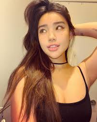 Hannah Kim's Instagram, Twitter & Facebook