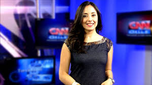 El periodista expresó que esto no es renunciar a cualquier pega. Monica Araya Es Presentadora Del Programa Tendencias De Cnn Chile Tendencias Conductores Periodismo