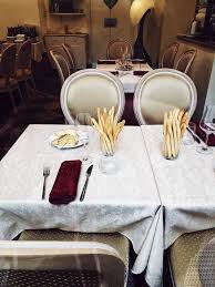 Italian Restaurant Decor Table Setting In Turin Italian Restaurant Decor Restaurant Decor Table Settings