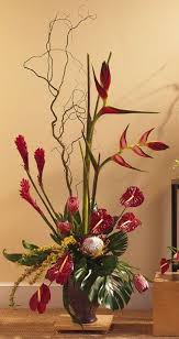 Large Heliconia Red Anthurium Protea And Tropical Ginger Make This Unusual Arrangement Perfect For Home O Cicek Aranjmani Egzotik Cicekler Cicek Aranjmanlari