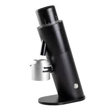 Let's talk about the mechanics of each burr grinder so you can decide which is best for you.< manual burr grinders are perfect for small amounts of coffee. Lagom P64 Flat Burr Single Dosing Coffee Grinder