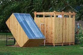Who says that you can't enjoy taking a hot water bath while staying outside? 5 Diy Outdoor Solar Shower Ideas Off Grid World