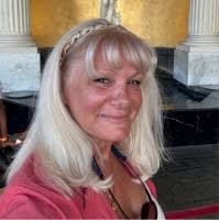 40+ "Lisa Broker" profiles