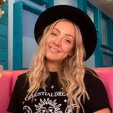 Kristi Rees's Instagram, Twitter & Facebook