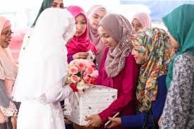 Dapatkan 15 senarai hadiah kahwin untuk pengantin baru harga bawah rm100. 7 Hadiah Ini Berguna Bagi Pada Kawan Yang Baru Lepas Kahwin Wanista Com