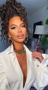 Order a personalised video from Chelsee Healey