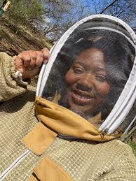 Fun fact: I've never been stung by a bee 🐝 , and I wasn't about to start,  hence the jacket😂. I loved doing this story about the importance of  honeybees for Earth