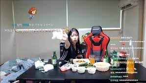 과연 그의 스쿼트, 벤치프레스 переглядів 805 тис.місяць тому. ê³µí˜ì¤€ Stream Jun 16 2019 Stats On Viewers Followers Subscribers Vod And Clips Twitchtracker