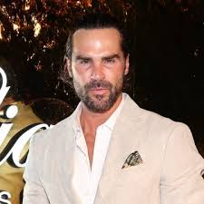 Dynasty' star Christopher Cazenove dies