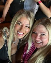 Wishing my bestie the best birthday ever!! To the best year ever!! Love you  so much!!! ❤️❤️😘