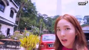 Playful Moments Between Dara and Jiyong