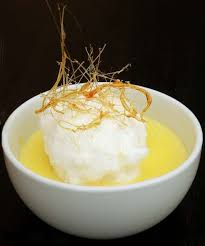 Intre timp mixezi 6 albusuri cu 6 linguri de zahar si 2 plicuri zahar vanilat. Lapte De Pasare Un Desert Savuros Fin Si Rapid