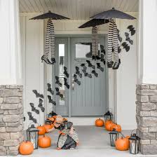 I've searched the web and have found more than 15 cute outdoor halloween decorations perfect for your porch. Cutesy Halloween Front Porch Ideas Fun365