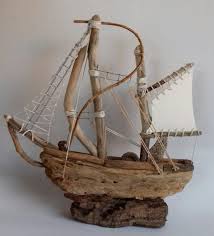 Un Voilier De Bois Flotte Naturel Unique Le Bois Est Recherche Dans Les Iles Grecques Et Il Est Tout Naturel Driftwood Art Driftwood Decor Driftwood Sculpture