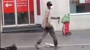 Nach angaben der main post ist der bayerische innenminister joachim herrmann in würzburg eingetroffen, um sich über die lage zu informieren. Bfzygh F3nkewm