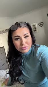 Kelsey Crowe (@kelseycrowe27)