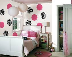 Untuk menciptakan suasana kamar tidur anak yang menenangkan, pilihkan tema warna yang lebih lembut, salah satunya biru muda. Dekorasi Hiasan Dinding Kamar Tidur Cek Bahan Bangunan