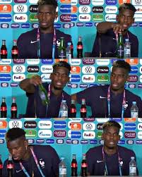 أثبت الثنائي بول بوجبا ونجولو كانتي، أهمية وجودهما داخل صفوف منتخب فرنسا في بطولة الأمم الأوروبية. Ù‚Ù†Ø§Ø© Ten Ù„Ø£Ù†Ù‡ Ù…Ø³Ù„Ù… Ù„Ø§ ÙŠØ´Ø±Ø¨ Ø§Ù„ÙƒØ­ÙˆÙ„ Ù†Ø¬Ù… Ù…Ù†ØªØ®Ø¨ ÙØ±Ù†Ø³Ø§ Ø¨ÙˆØ¬Ø¨Ø§ ÙŠÙ‚ÙˆÙ… Ø¨Ø§Ø¨Ø¹Ø§Ø¯ Ø²Ø¬Ø§Ø¬Ø© Ù…Ø´Ø±ÙˆØ¨ ÙƒØ­ÙˆÙ„ÙŠ Ù…Ù† Ø§Ù…Ø§Ù…Ù‡ Ø®Ù„Ø§Ù„ Ø§Ù„Ù…Ø¤ØªÙ…Ø± Ø§Ù„ØµØ­ÙÙŠ ÙÙŠ Ø¨Ø·ÙˆÙ„Ø© Ø§Ù„ÙŠÙˆØ±Ùˆ