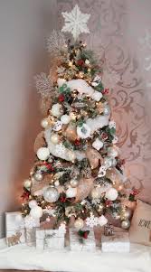 40 Awesome Christmas Tree Decoration Ideas For New Year 2019 Page 16 Of 40 Ladiesways Com Women Hairstyles Blog Christmas Tree Decorations Tree Decorations Christmas Tree Themes