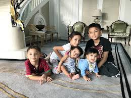 Jom dapatkan produk terbaru dari dato' aliff syukri dengan kami @aslegacybyaliffsyukri. Video Netizen Terhibur Dengan Gelagat Dato Aliff Syukri Dan Anak Anaknya Sebelum Ke Masjid Berita Steady