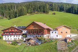 Appartamenti burgmann, san candido nel cuore delle dolomiti, ideali per famiglie, numerose attività, il tutto senza usare la macchina, appartamenti da 2 a 6 persone sulle dolomiti, recentemente restaurati, a pochi passi dal centro storico e vicino gli impianti di risalita sui baranci Apartments San Candido Innichen