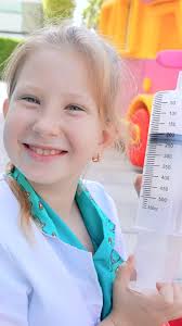 Maria Clara e JP lutam contra Barata Gigante e aprendem a manter a casa  limpa