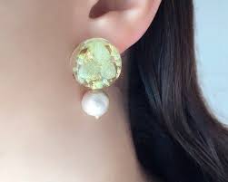 ２wayピアス 淡いグリーンのボタニカルピアス ピアス アクセサリー ピアス キャッチ