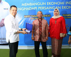 Maybe you would like to learn more about one of these? Hary Tanoesoedibjo On Twitter Menerima Cenderamata Dari Bpk Yohano Ketua Stikom Poltek Cirebon Cirebon 22 Juni 2016