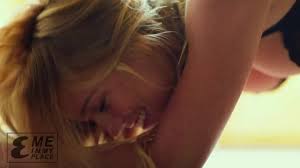 Nude celebs: Caity Lotz - GIF Video | nudecelebgifs.com