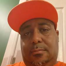 Happy that they get along, but what's so beautiful about a father having  multiple kids by multiple mothers and only one of those mothers became his  wife. What kind of message is