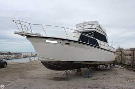 Beautiful Marinette 32 Newer Hull Design Better Handling Topsides Coated With Durable Low Maintenance Imron Epoxy Conneaut Ohio Yacht For Sale Yacht