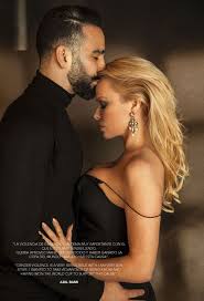 Pour son nouveau clip « le lac », le chanteur français a fait appel à une invitée hollywoodienne de marque, pamela anderson. Intimately Magazine Pamela Anderson