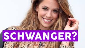 Vanessa mai haarschnitt mittellange haare haare haarschnitt. Vanessa Mai Schwanger Haben Diese Bilder Es Bereits Verraten Youtube