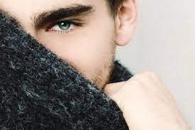 Elang dapat tetap fokus melihat mangsanya walaupun dalam keadaan bergerak cepat. Rahasia Rahasia Mata Lelaki 1