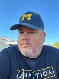 Single man from Port Huron Michigan seeks partner