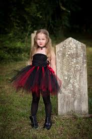 Con este lujoso disfraz serás la protagonista de la. Newborn Size 9 Black And Red Vampire Inspired By Krystalhylton Disfraz Vampiro Nina Halloween Disfraces Disfraces Con Tutu