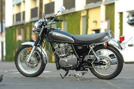 Instantly Familiar Yamaha Sr400 Yamaha Moto Bike