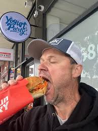 I'm not a banh mi expert by any means but I've had quite a few in my time.  On Tuesday I thought I'd suss out Bun Bun Bakery in Springvale as I've