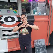 How burgers and breast cancer made the Retro Wagon food truck a driver for  gratitude • The Mendocino Voice