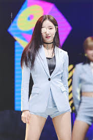 Momoland S Yeonwoo Wears An Eyepatch Is She Okay Selebriti Selebritas Wanita