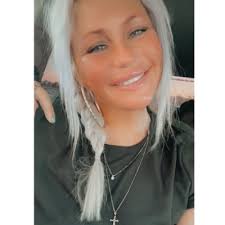 With recent higher volumes of new followers after my soon-to-be husbands  latest post (love you honey!), I saw it fit to re-introduce my self! I'm  Lyndi, soon-to-be Wife to Blake Reed, owner