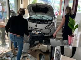 Kim, gerante et coiffeuse en chef du salon de coiffure rvbcoiffure styliste japonais et coréen. Accident De Dammarie Les Lys Un Elan De Solidarite Pour Aider La Gerante Du Salon De Coiffure La Republique De Seine Et Marne