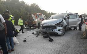Check spelling or type a new query. Breaking News Kecelakaan Maut Terjadi Di Tol Cipali 12 Orang Tewas
