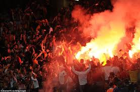 940 x 529 jpeg 43 кб. Galatasaray Fans Throw Flares Onto The Pitch During Arsenal Clash As Champions League Clash Is Disrupted Daily Mail Online